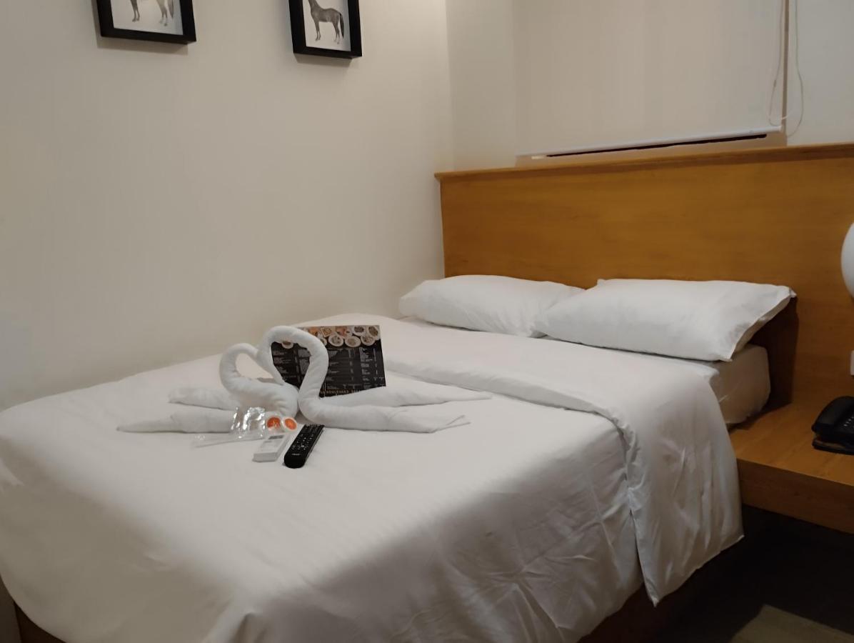 Aurora Suites Pasay Zewnętrze zdjęcie