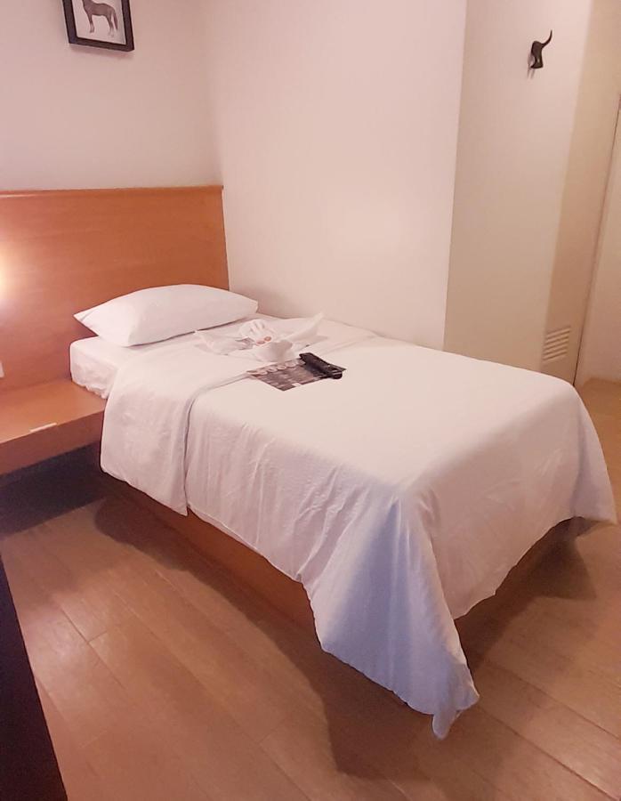 Aurora Suites Pasay Zewnętrze zdjęcie
